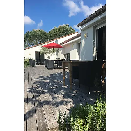Villa In Brives-Sur-Charente With Pool & River, Cleaning Included Brives-sur-Charente