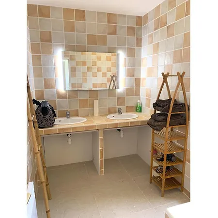 In With Pool & River, Cleaning Included Villa Brives-sur-Charente